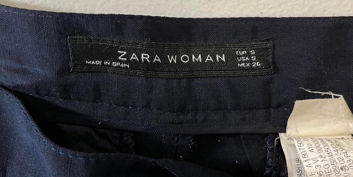 Zara Woman Stylish Cuffed Navy Blue Trousers Side Pockets Back Pockets Size S