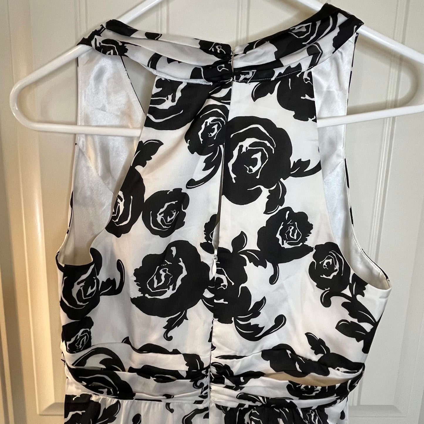 White House Black Market Elegant Black and White Floral Summer Dress Size 4