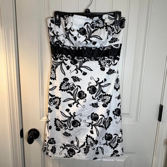 White House Black Market Elegant Black and White Floral  Strapless Dress Size 2