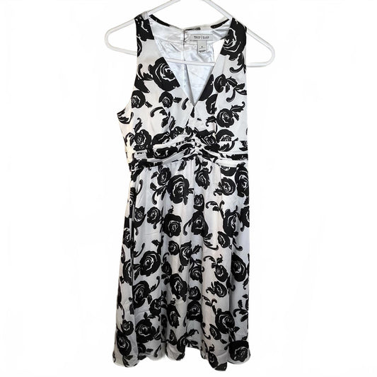 White House Black Market Elegant Black and White Floral Summer Dress Size 4